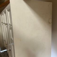 白いミニタンスの画像