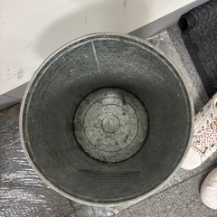 ゴミ箱差し上げます　傘立てにもの画像