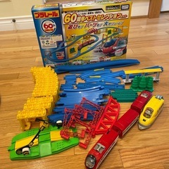 プラレールきかんしゃトーマスベーシックセットと60周年ベストセレクションセットの画像