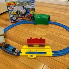 プラレールきかんしゃトーマスベーシックセットと60周年ベストセレクションセットの画像