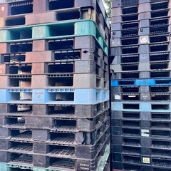 中古 軽量プラスチックパレット 1100×1100 割れ、欠け有りの画像