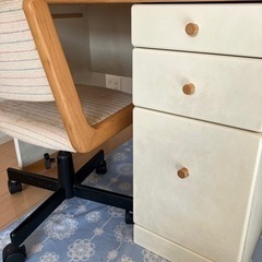 【無料】学習机と椅子セットの画像
