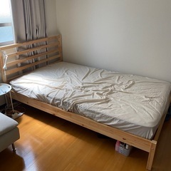 セミダブルベッドとマットレスのセットの画像