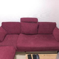 3 人掛けの快適なソファ、テーブルは良好な状態です。すぐにお引き取りください。の画像