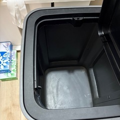 IKEAゴミ箱　フタ故障の画像