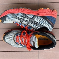 アシックス　スニーカーの画像