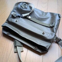 スイス軍 PVC ガスマスク ショルダーバッグ オリーブの画像