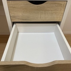 木目ウッド調のワーキングデスクの画像
