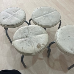 スツール4脚の画像