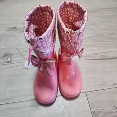 子供　長靴と靴の画像