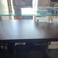 木製ガラステーブルの画像
