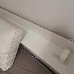 クイーンサイズベッド収納付きの画像