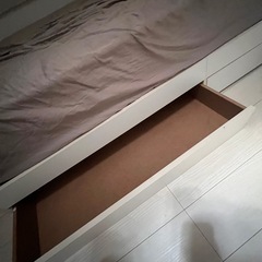 クイーンサイズベッド収納付きの画像