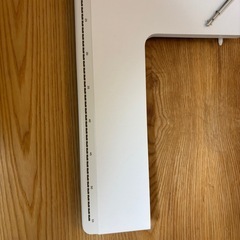 ブラザーミシン　ワイドテーブル　膝上げレバーの画像