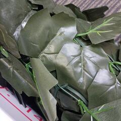 616fk 【未使用品・開封品】リビングアウト(Living Out) 目隠しグリーンフェンス ダークグリーン 1×3m

 y072403fkの画像
