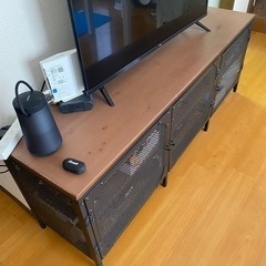 テレビ台と冷蔵庫のセットの画像