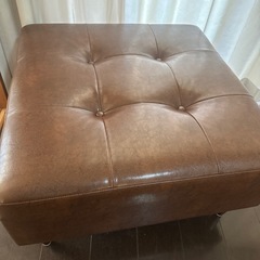 大きなオットマン　ベンチ　フットレスト　70x70高さ40センチ　の画像