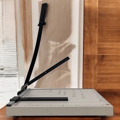 ペーパーカッター　裁断機の画像