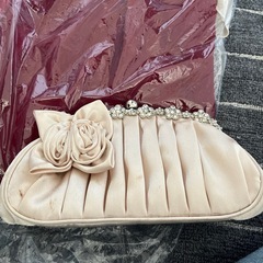 結婚式　ドレスとバックの画像