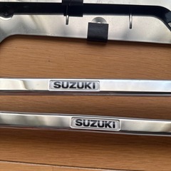 スズキ　SUZUKI   ナンバーフレームの画像