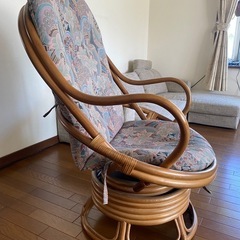 木製座り心地の良いハイバッグチェアの画像