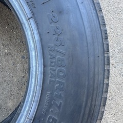 ブリヂストン BRIDGESTONE 中古タイヤ 225 18R 17.5
の画像