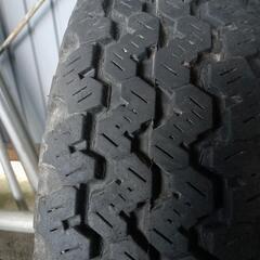【差し上げます】ゴツゴツタイヤ 145R12 6PR ヨコハマタイヤ タイヤのみ 軽トラックの画像