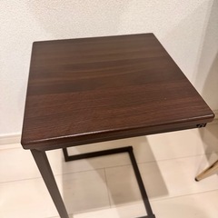 サイドテーブルの画像