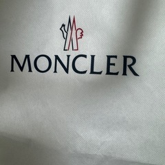 MONCLER 服入れ ホワイトの画像