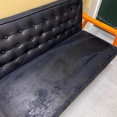 【トレファク神戸南店】コスパクリエーション 木肘ヴィンテージソファー ブラックです!【取りに来られる方限定】の画像