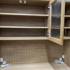 ★来店限定★　カントリー調　キッチンボード　すりガラス　パンチングボード　木製　キッチン収納の画像
