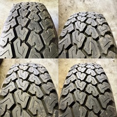 B-10 タイヤ 中古  バリ山 
ホイール付きBRIDGESTONE DESERT DUELER 215/80R15 の画像