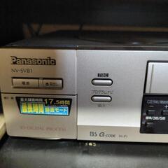 創価学会系シナノ企画のビデオテープとビデオデッキの画像