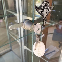 【7/31まで！】美品！鍵ありました！ガラスショーケースの画像