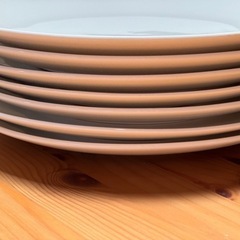 直径約30cnの白いお皿7枚セットの画像