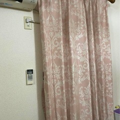 ①防炎カーテンとレースカーテンの2枚組セット　アラベスクの画像