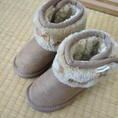 ニューバランスキッズシューズ女の子の画像