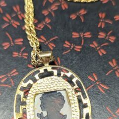 ☆ペンダント　肖像　中古品　300円の画像