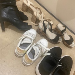 子供スニーカー レディースヒールサンダルの画像