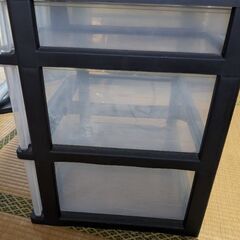 プラスチック衣装ケースの画像