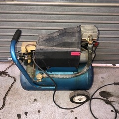 北海道旭川市直接引渡し限定品 エアーコンプレッサー ナカトミ unoair CP-1525 100V 25L 充填OK 訳アリ タンク下の水抜き部欠損 ジャンク品の画像