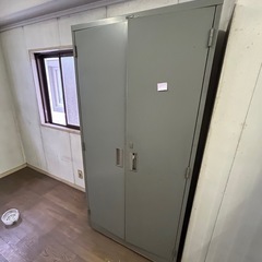 オフィス用スチール書庫3台の画像