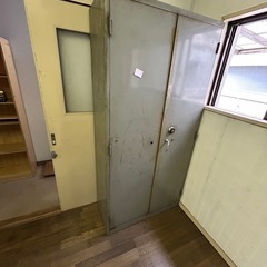 オフィス用スチール書庫3台の画像