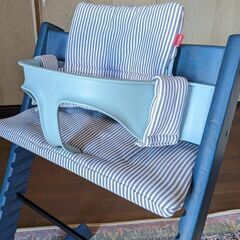 ●STOKKE 木製イス★ストッケ トリップトラップ ★ベビーセット(背あて＆ガード+専用クッション/カバー)付◎６ヶ月位～S/Ｎ４～岡崎市～手渡し◎の画像