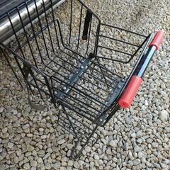 自転車後ろカゴの画像