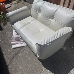 中古美品　ホワイト　リクライニング　二人がけ　ロー　ソファ　横120 奥行き70座面まで床から27cm
の画像