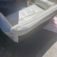 中古美品　ホワイト　リクライニング　二人がけ　ロー　ソファ　横120 奥行き70座面まで床から27cm
の画像