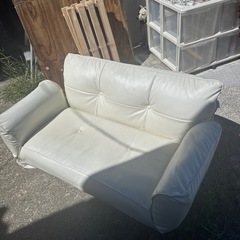 中古美品　ホワイト　リクライニング　二人がけ　ロー　ソファ　横120 奥行き70座面まで床から27cm
の画像