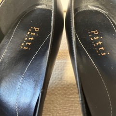 黒パンプスの画像