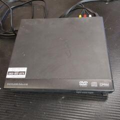 基地内から購入の掃除機とオマケでDVDプレイヤーの画像